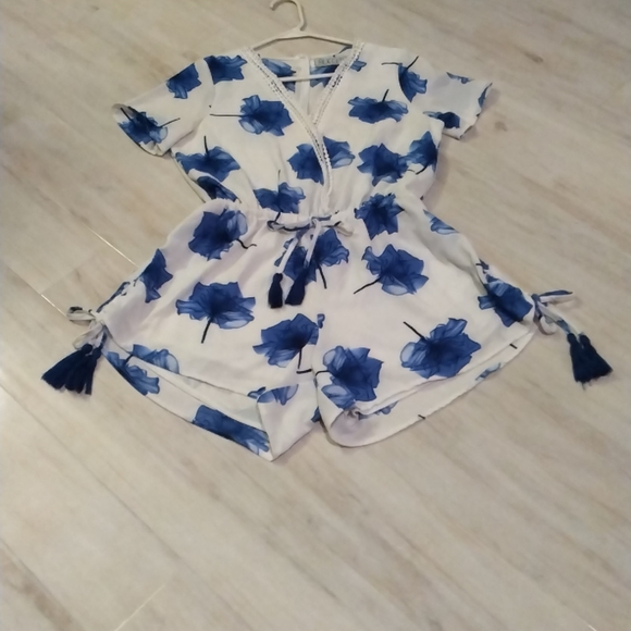 Romper - Picture 2 of 11